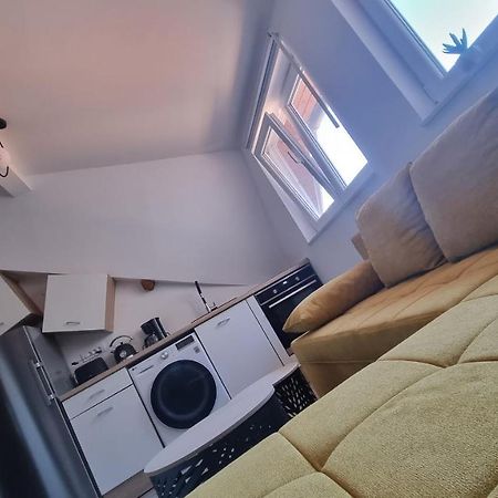 Steep-Climb Attic Studio W Floor Heating, Two Beds & 55" Tv Daire Zagreb Dış mekan fotoğraf